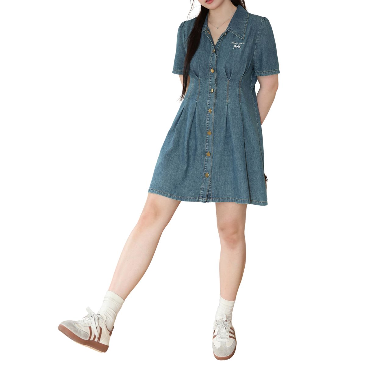 Minivestido vaquero con corsé bordado con lazo