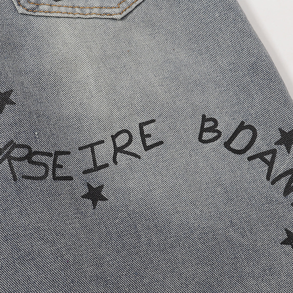 Bermudas vaqueras rasgadas con parches de camuflaje