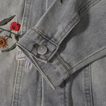 Shorts vaqueros con mariposas bordadas y adornados con perlas