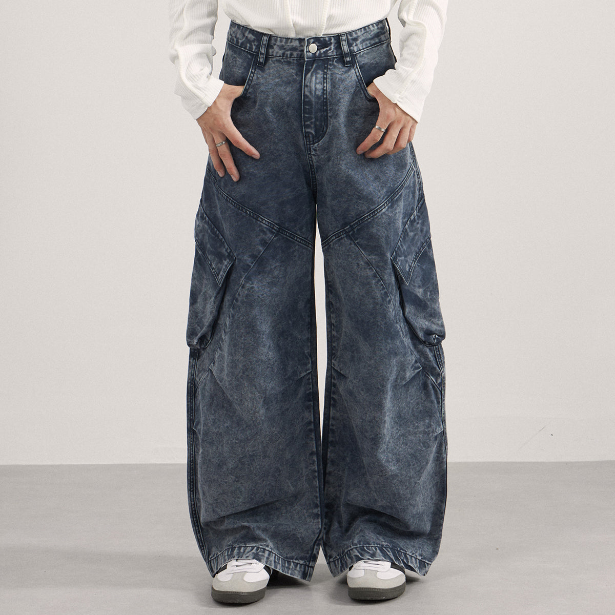 Distressed Wide Leg Cargo Pants