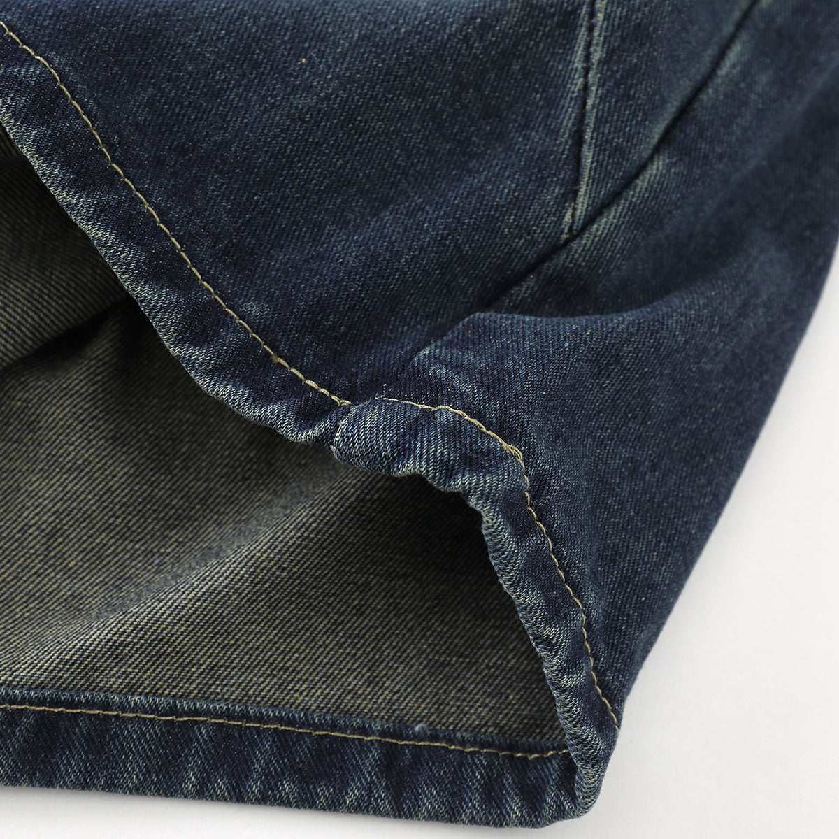 Bermudas con cintura elástica y cremallera decorativa