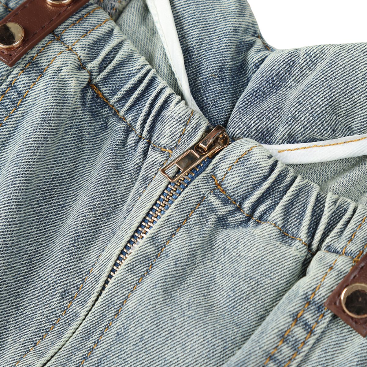 Falda vaquera con bordado de perlas y lavado vintage