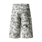 Bermudas de mezclilla desgastada con estampado de salpicaduras