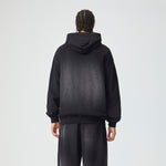 Sudadera con capucha negra descolorida con bolsillo de canguro