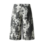 Bermudas de mezclilla desgastada con estampado de salpicaduras