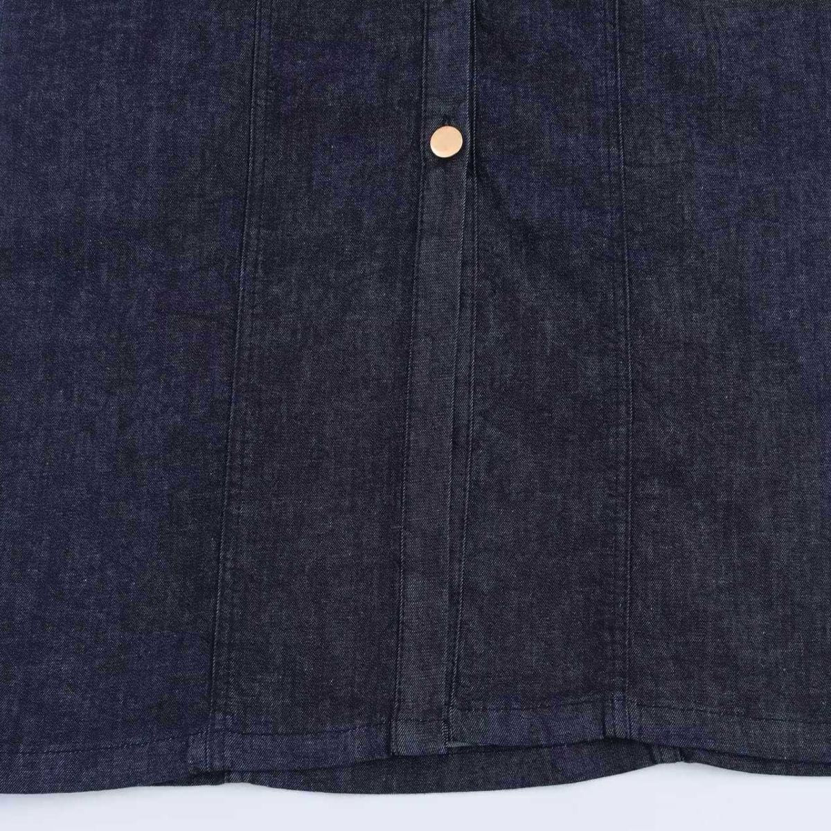 Falda vaquera con bordado de perlas y lavado vintage