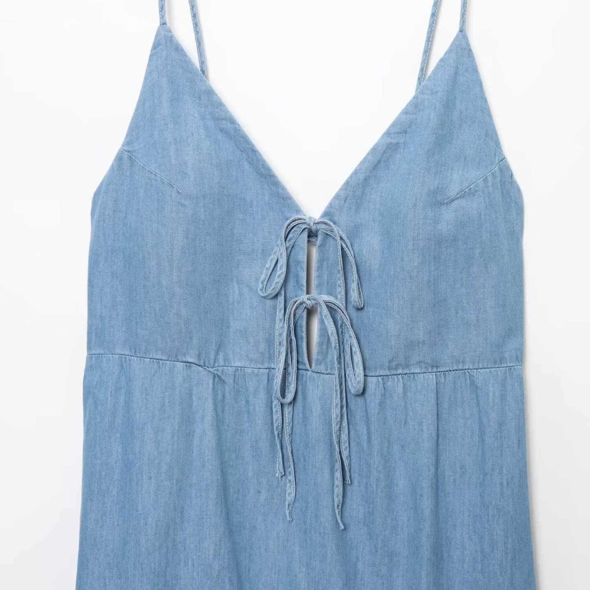 Falda vaquera con bordado de perlas y lavado vintage