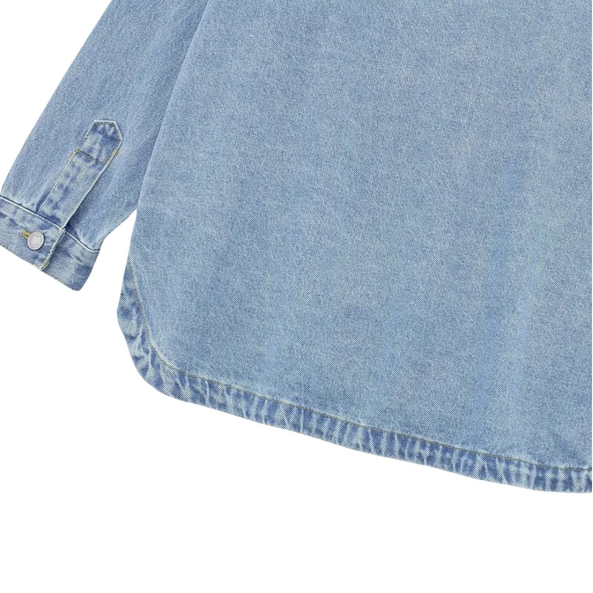 Vestido midi vaquero sin mangas con botones y aberturas en la parte delantera