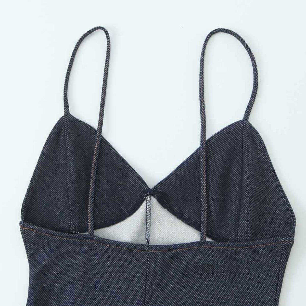 Falda vaquera con bordado de perlas y lavado vintage