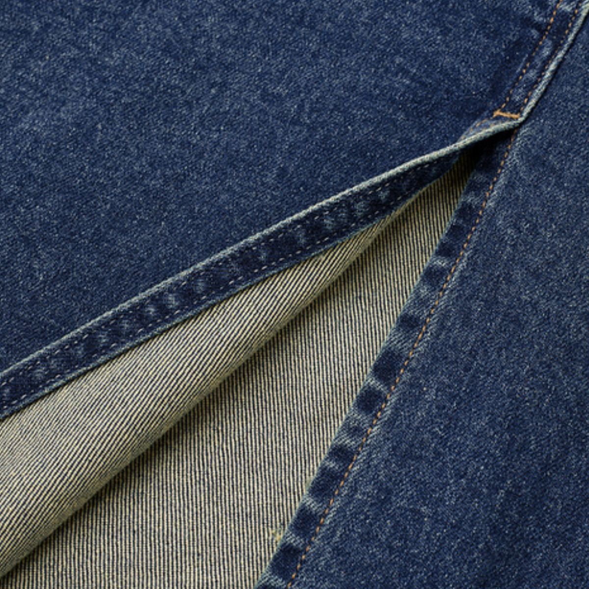 Falda vaquera con bordado de perlas y lavado vintage