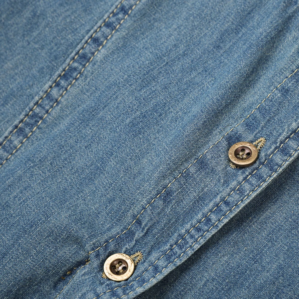 Falda vaquera con bordado de perlas y lavado vintage