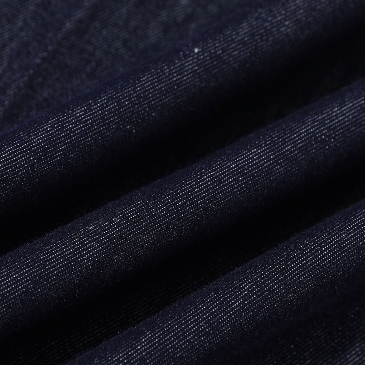 Falda vaquera con bordado de perlas y lavado vintage