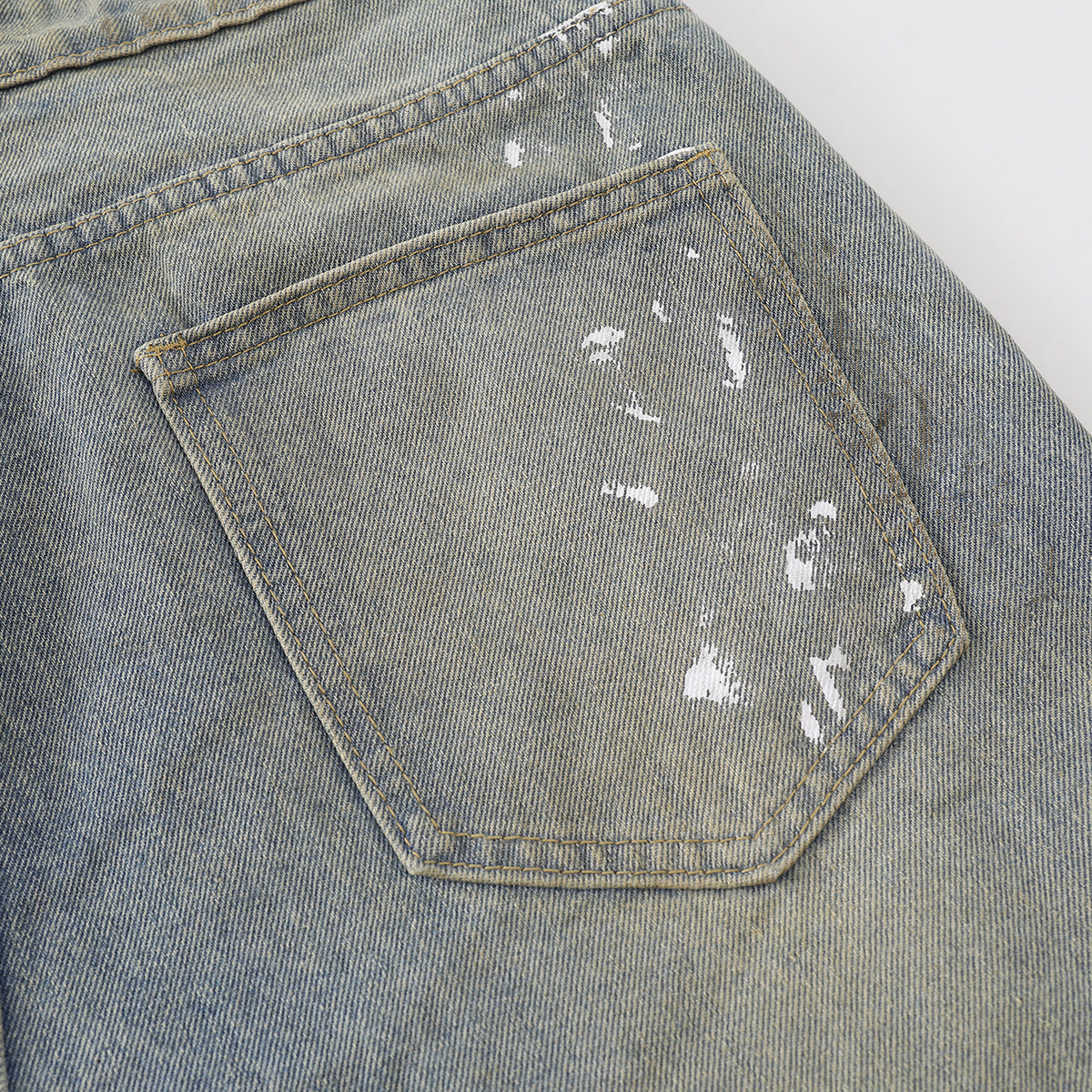 Bermudas con lavado vintage y salpicaduras de tinta