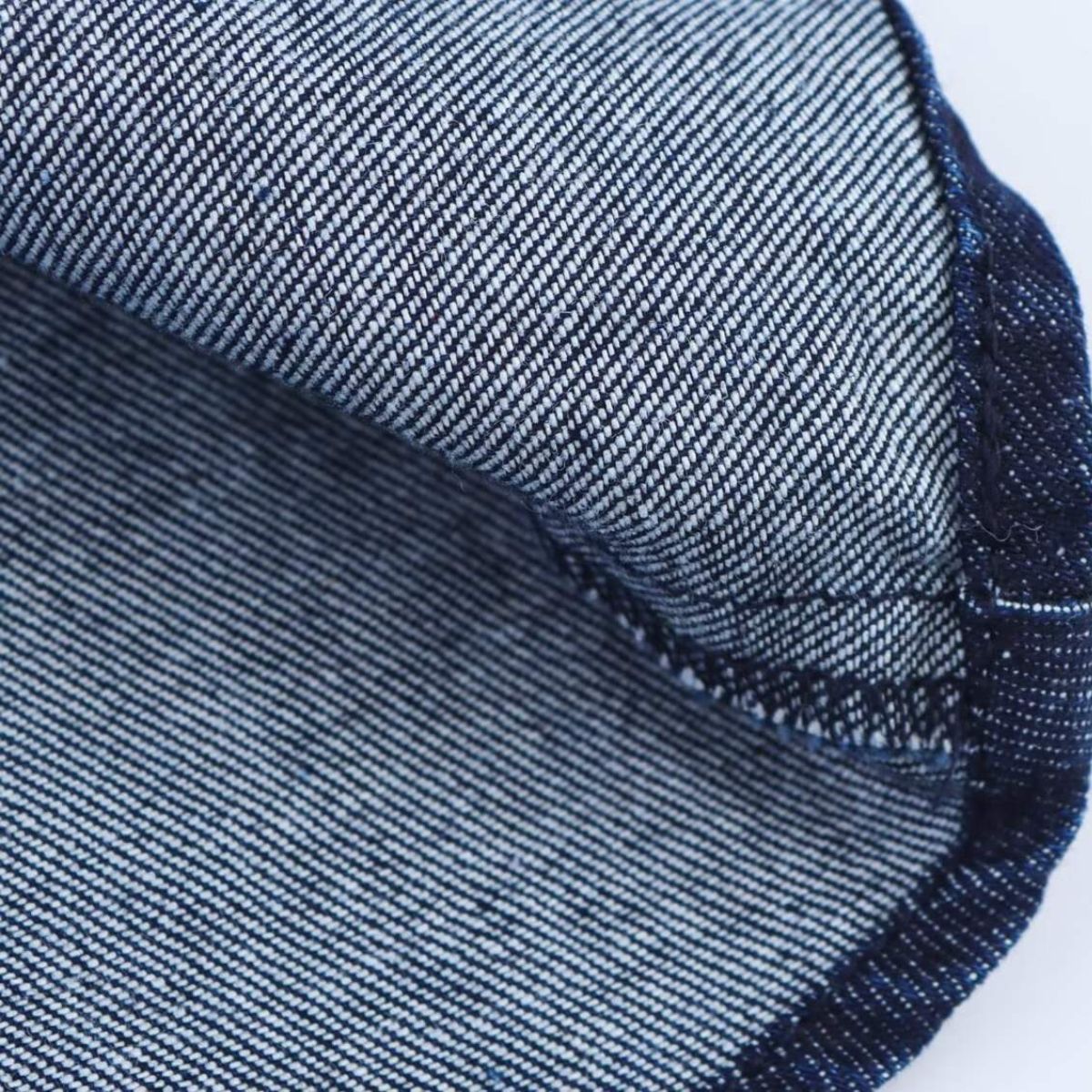 Falda vaquera con bordado de perlas y lavado vintage