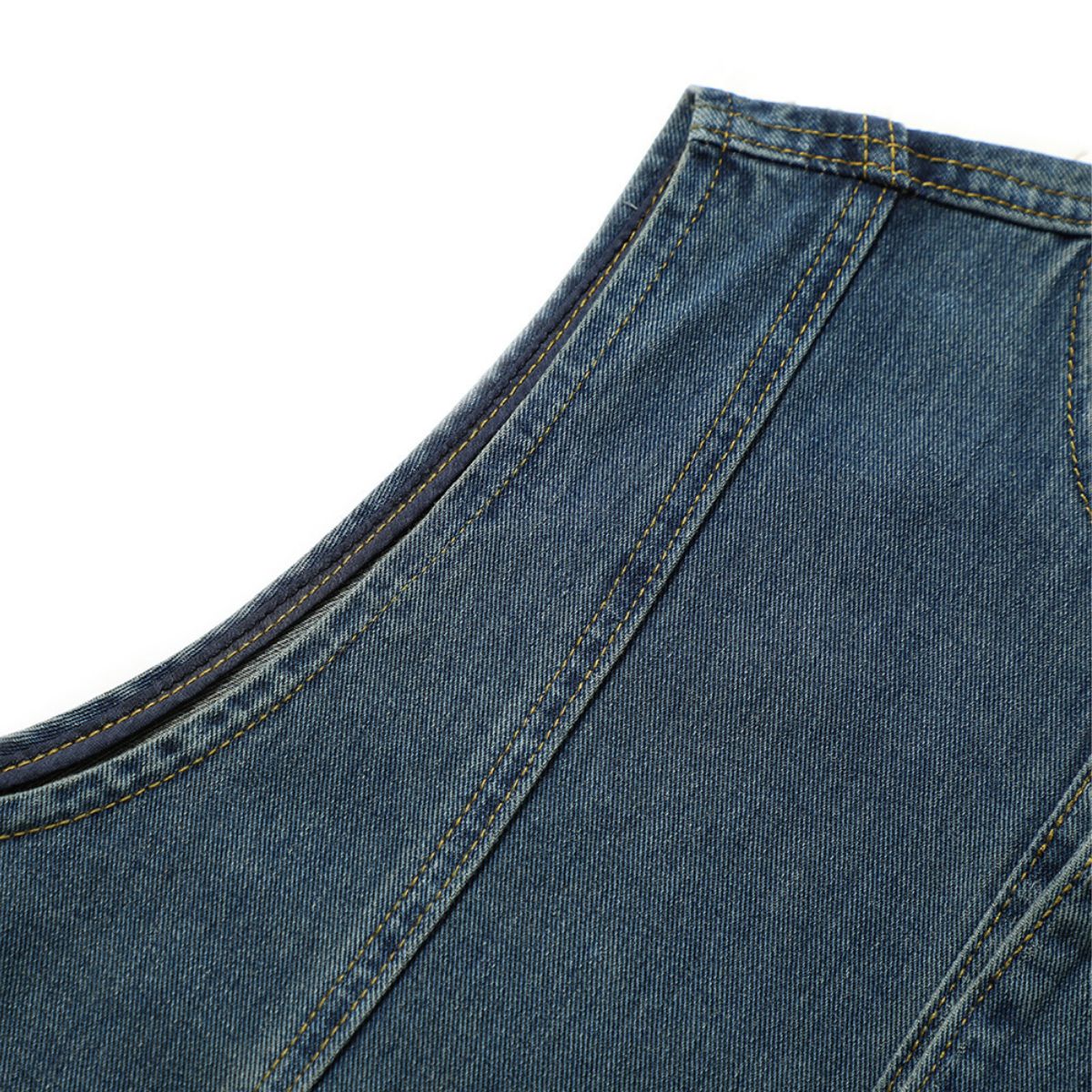 Shorts vaqueros con mariposas bordadas y adornados con perlas