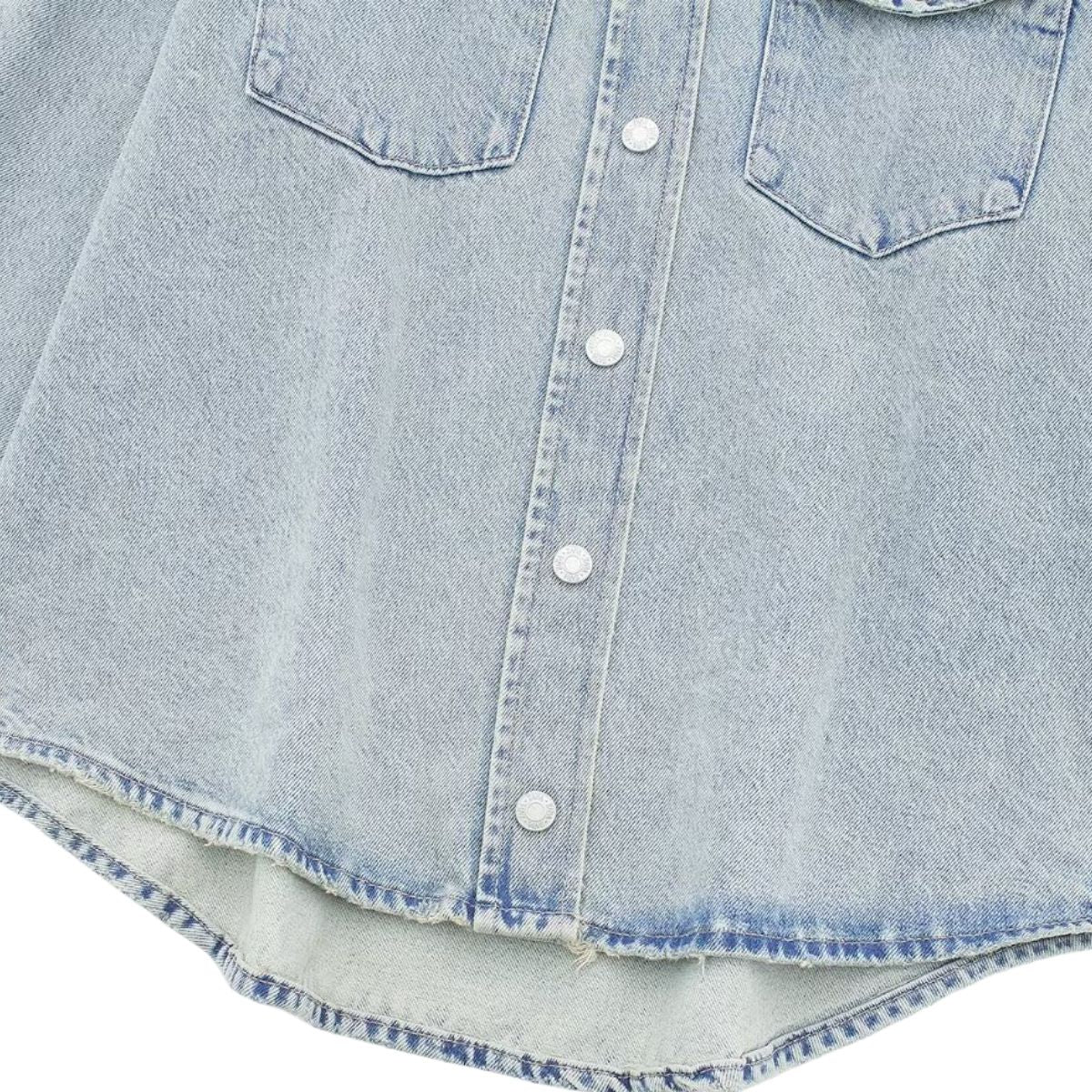 Vestido midi vaquero sin mangas con botones y aberturas en la parte delantera