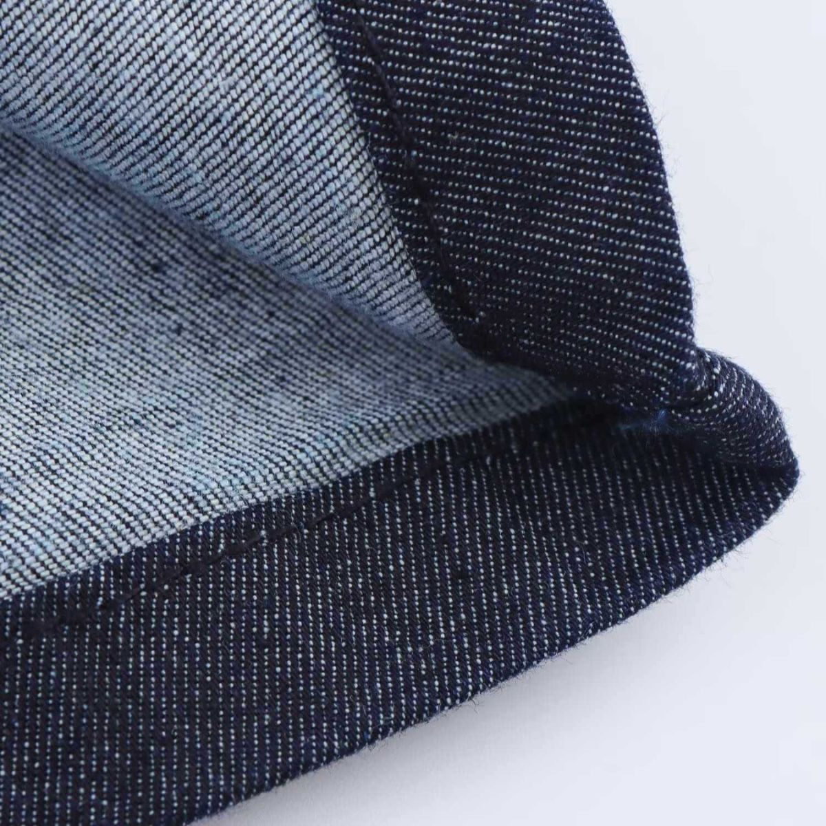 Falda vaquera con bordado de perlas y lavado vintage