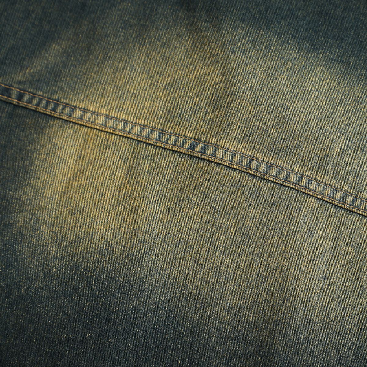 Shorts vaqueros con mariposas bordadas y adornados con perlas