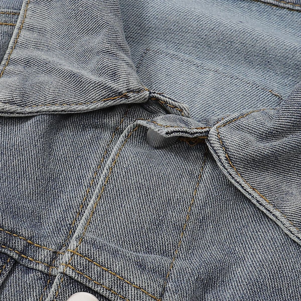 Shorts vaqueros con mariposas bordadas y adornados con perlas