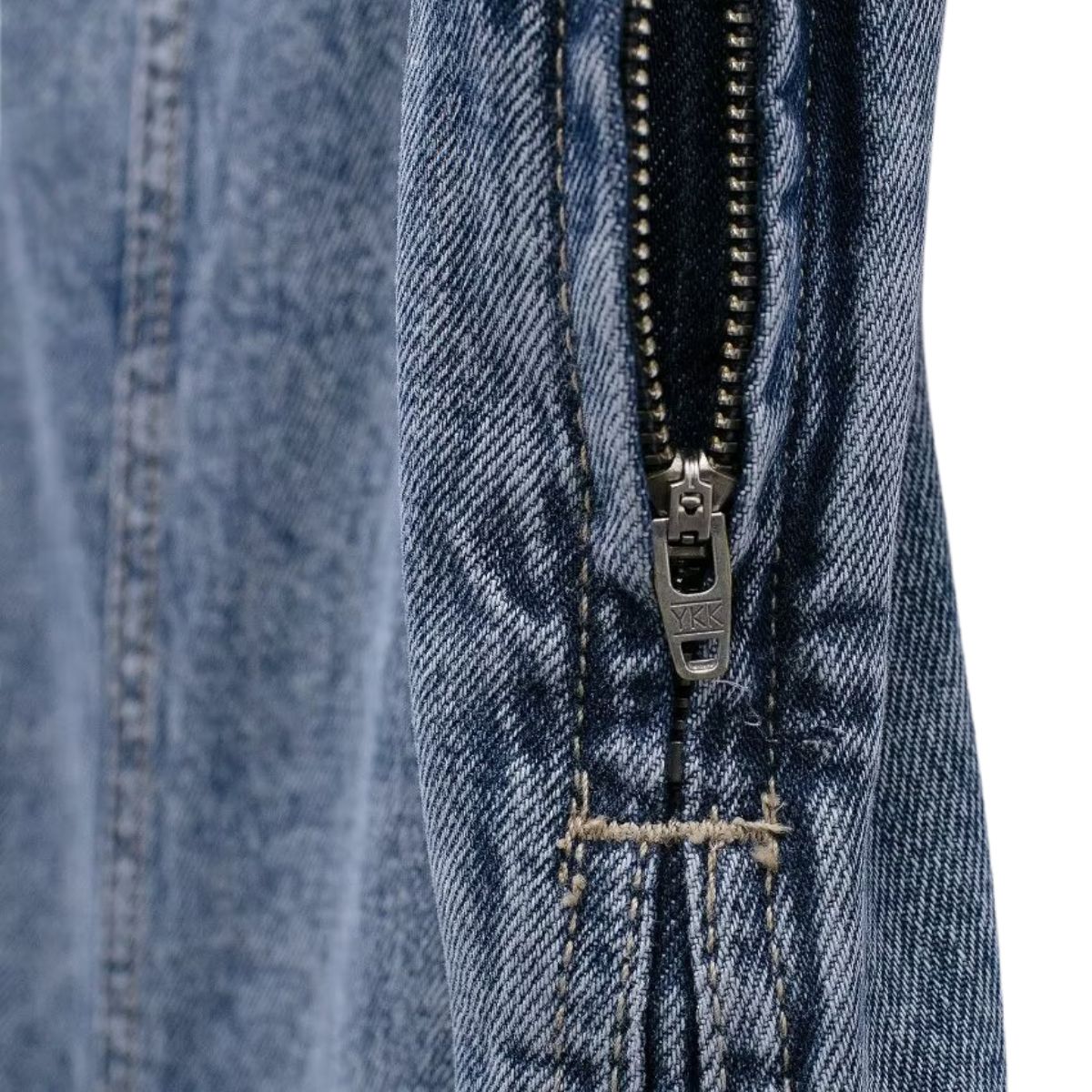 Falda vaquera con bordado de perlas y lavado vintage