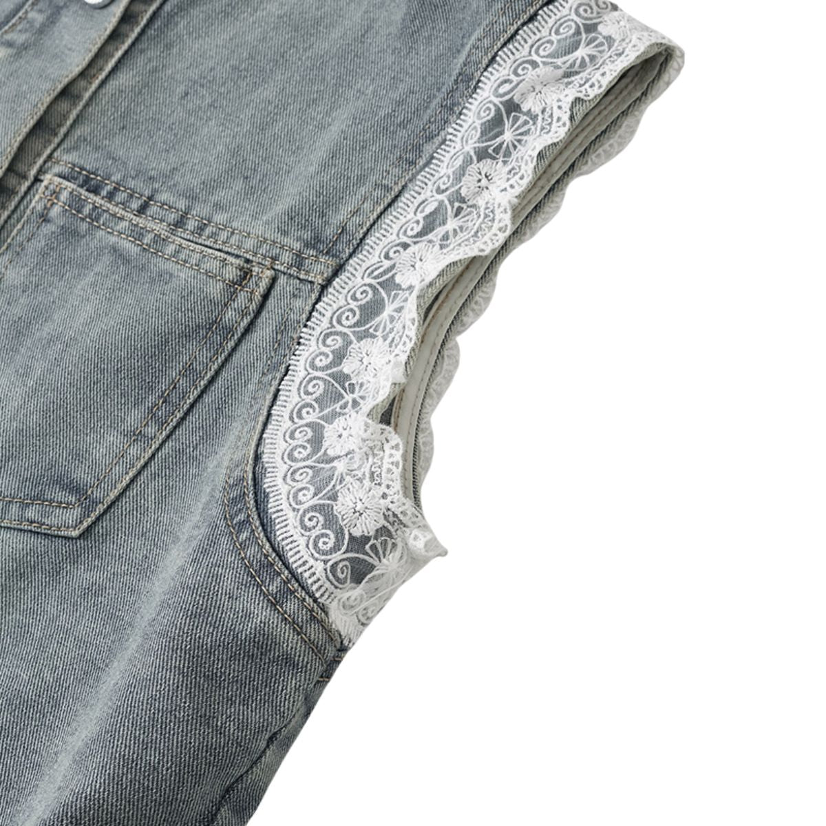 Shorts vaqueros con mariposas bordadas y adornados con perlas