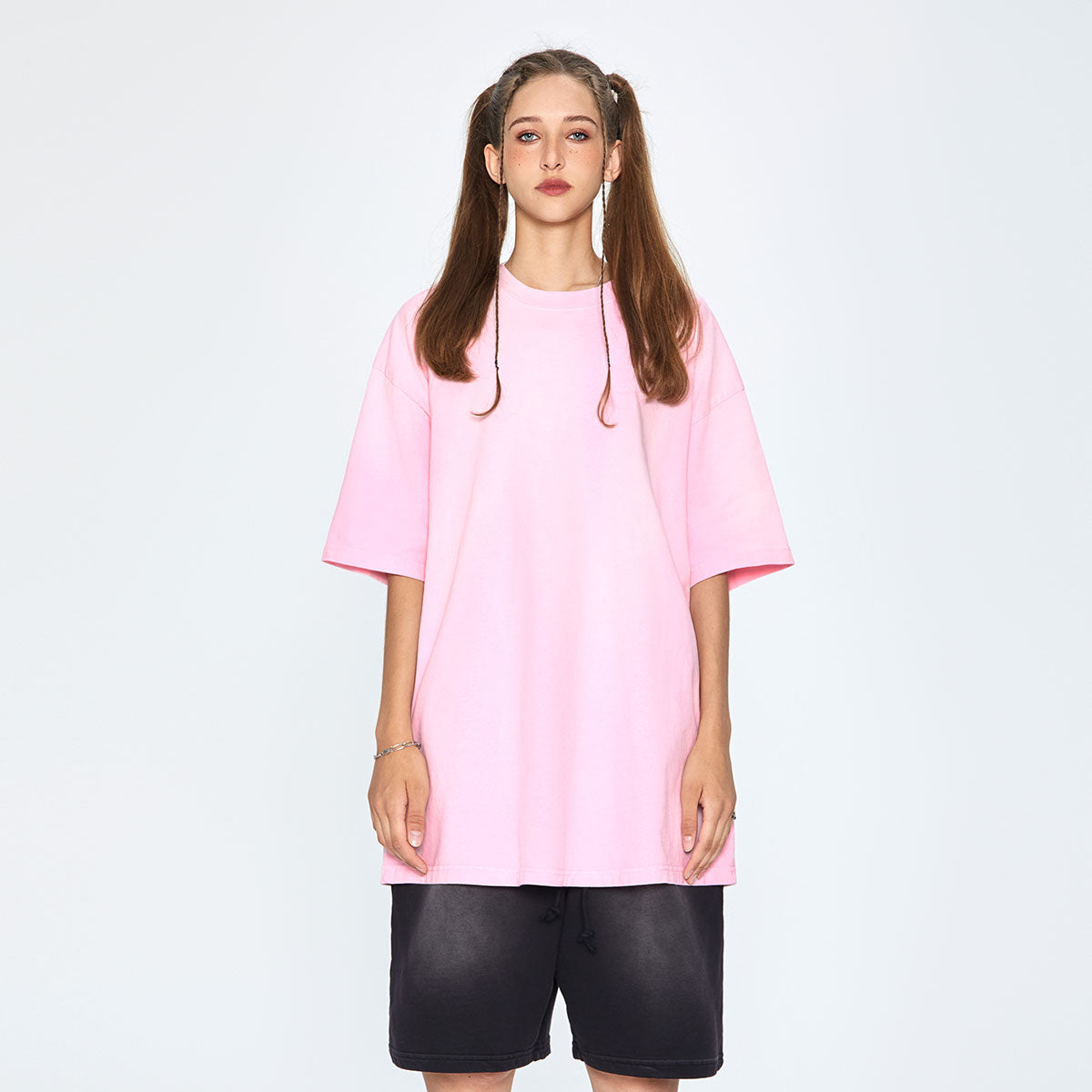 Camiseta rosa lavada a la piedra para mujer de 7.5 oz