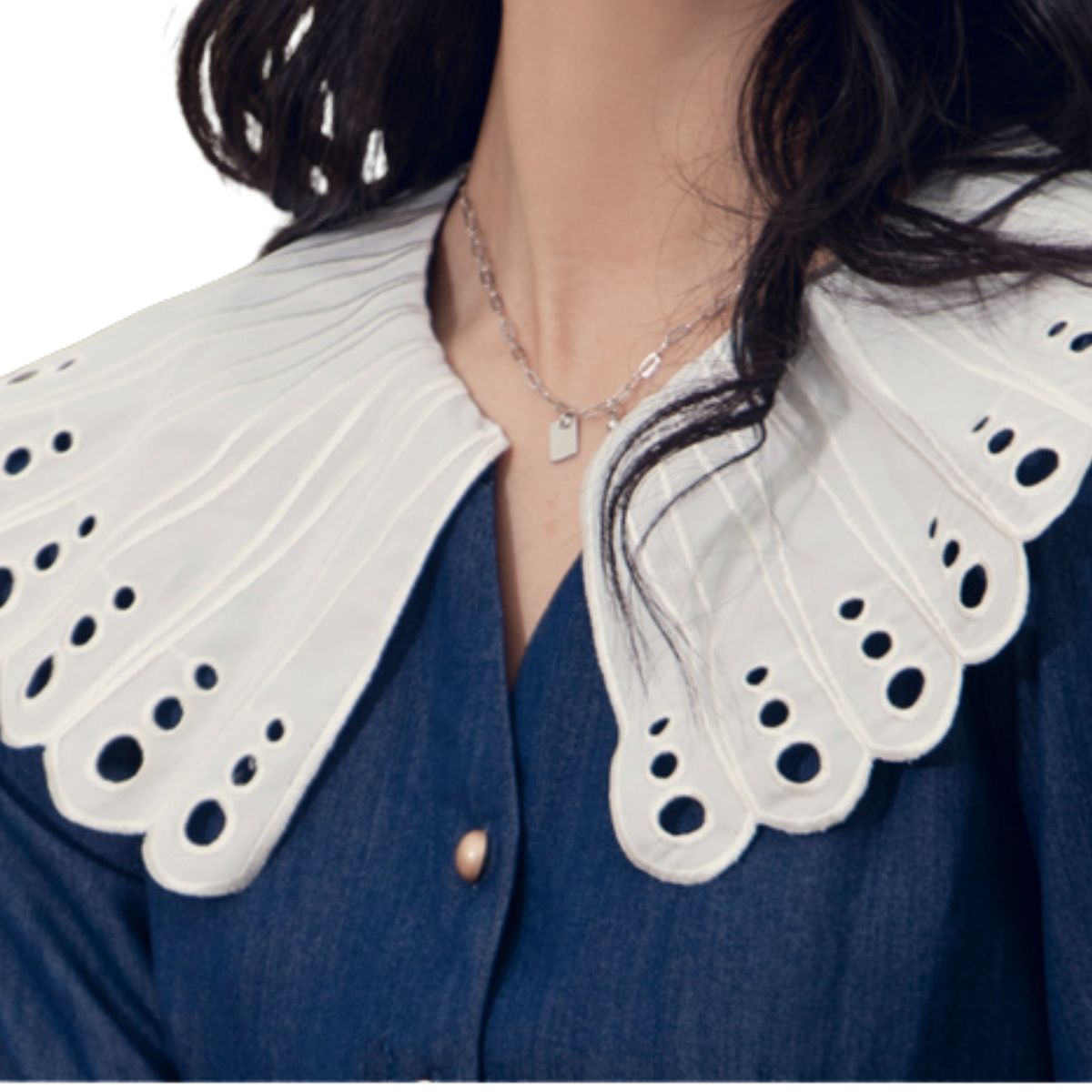 Vestido midi vaquero con mangas abullonadas y cuello de mariposa