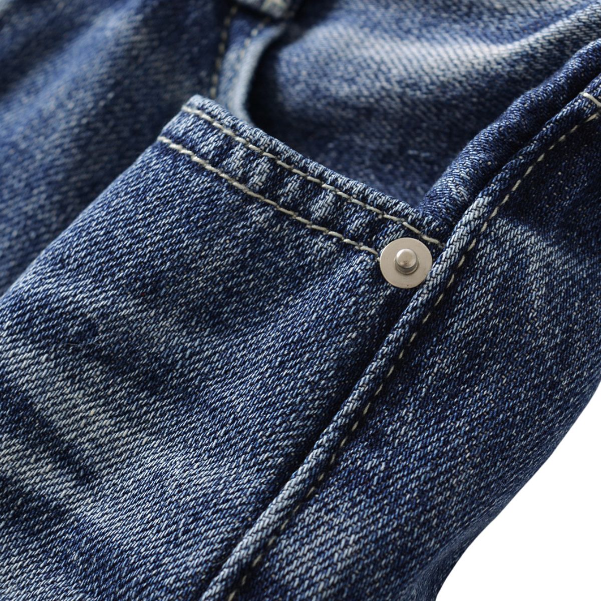 Falda vaquera con bordado de perlas y lavado vintage