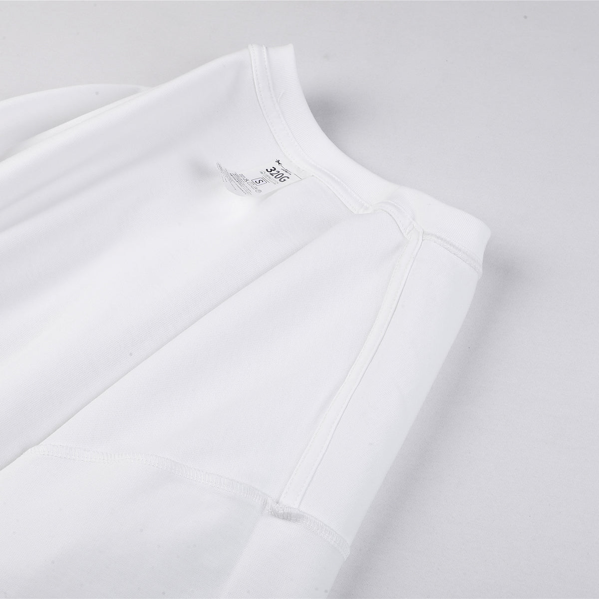 Camiseta de algodón de color liso y corte relajado de 6,6 oz