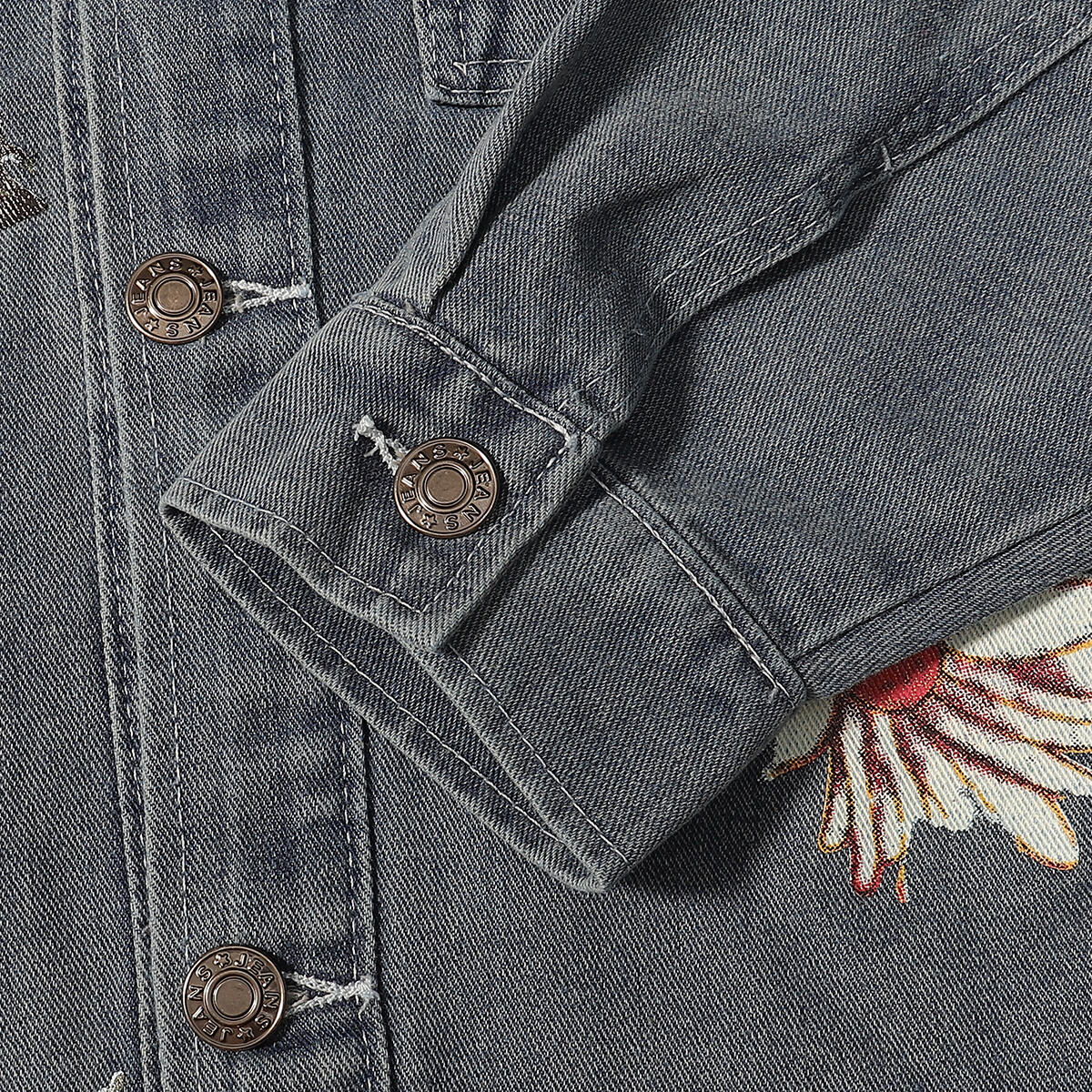 Shorts vaqueros con mariposas bordadas y adornados con perlas