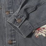 Shorts vaqueros con mariposas bordadas y adornados con perlas