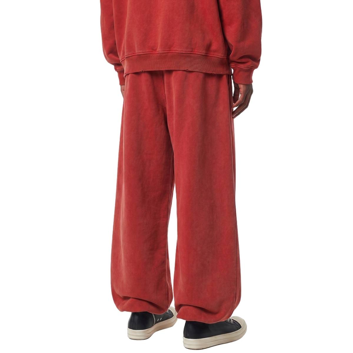 Jogger holgado descolorido y lavado