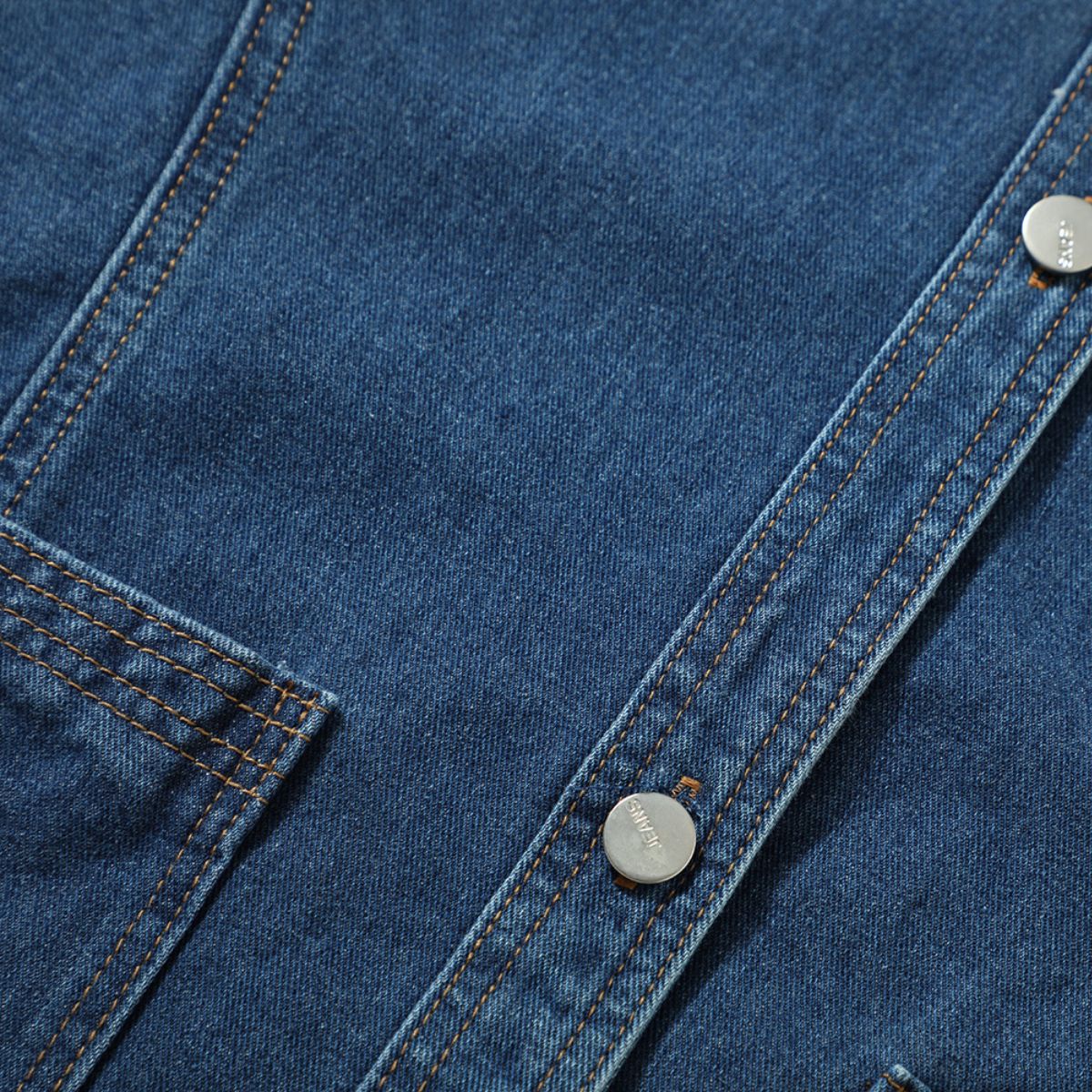 Shorts vaqueros con mariposas bordadas y adornados con perlas