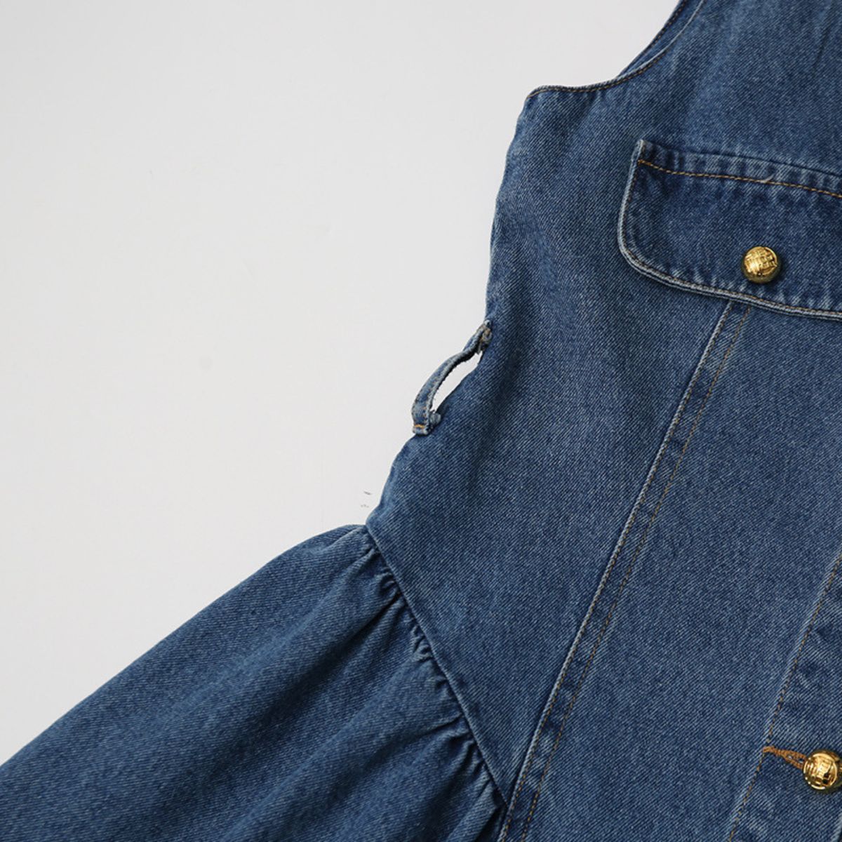 Falda vaquera con bordado de perlas y lavado vintage