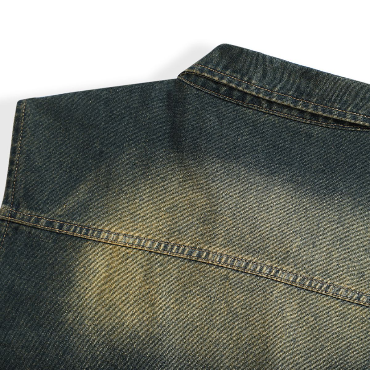 Shorts vaqueros con mariposas bordadas y adornados con perlas