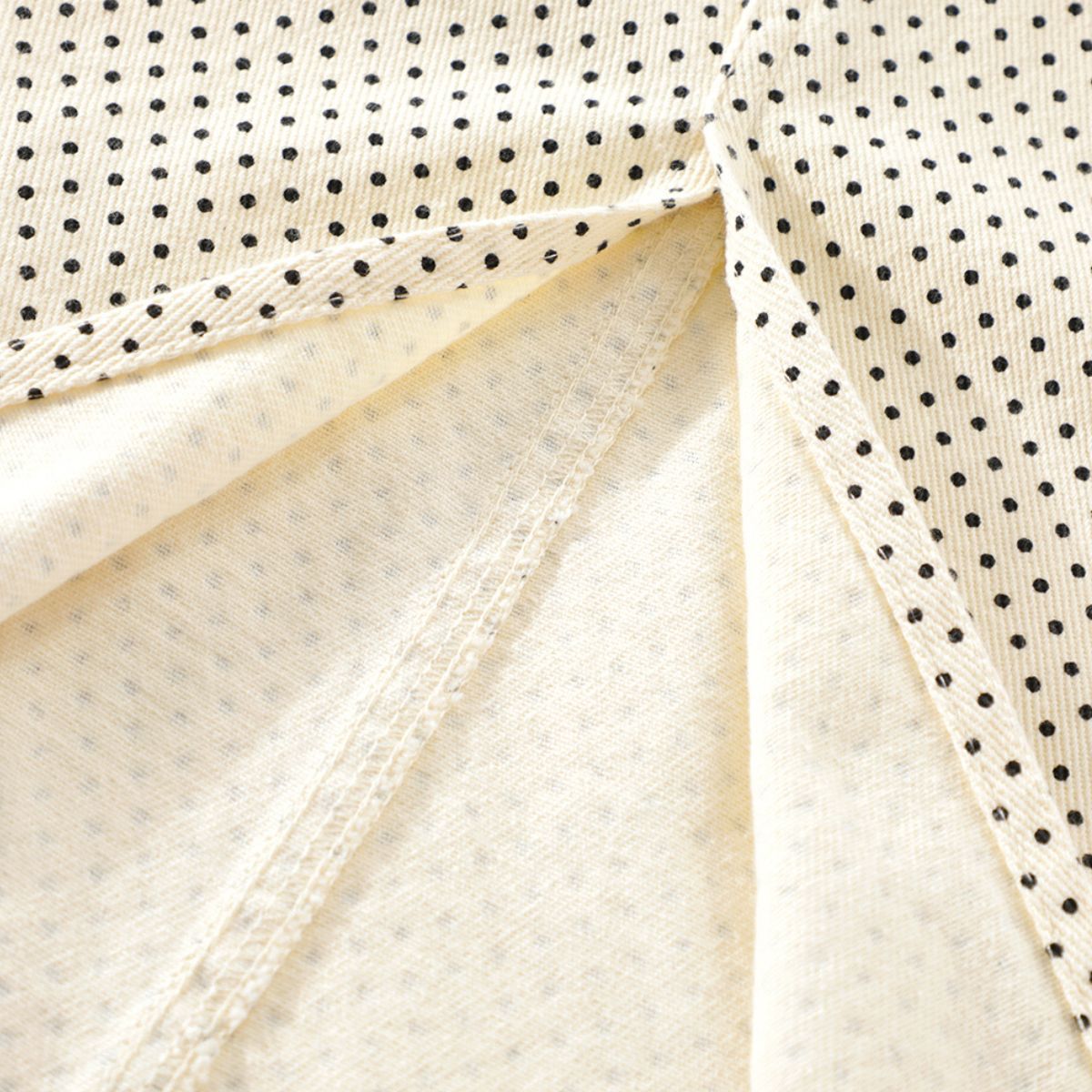 Falda vaquera con bordado de perlas y lavado vintage