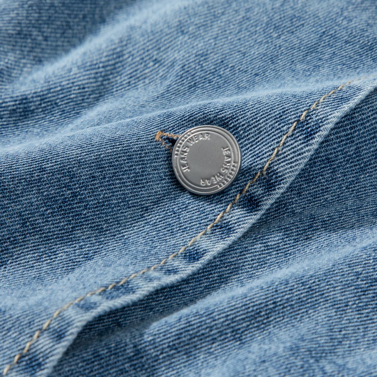 Falda vaquera con bordado de perlas y lavado vintage