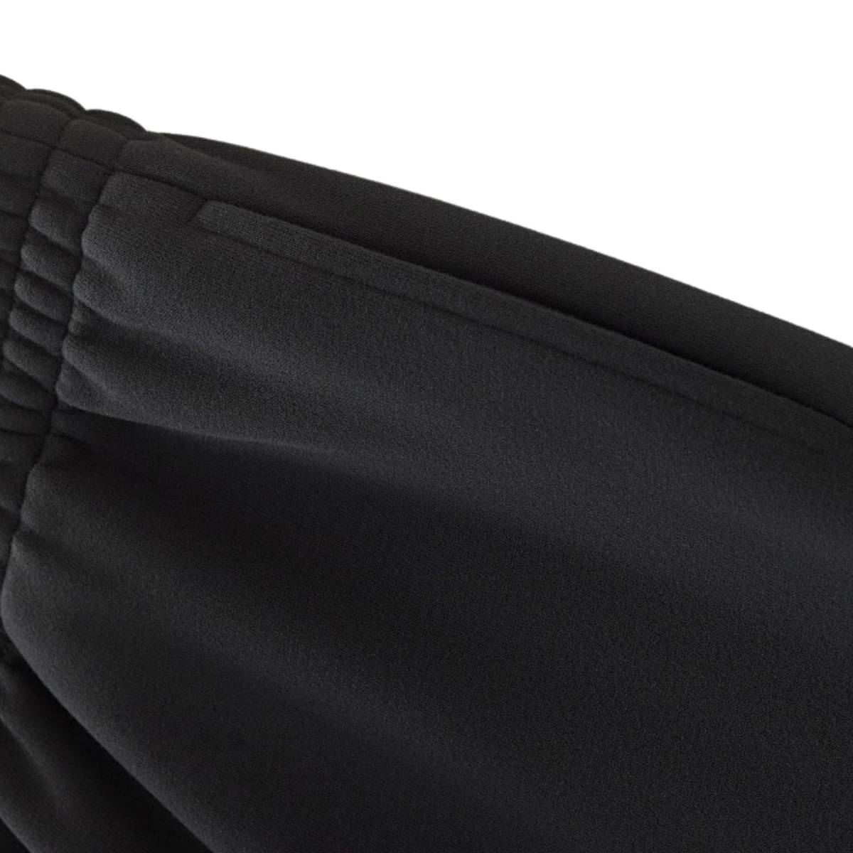 Pantalones deportivos holgados de color gris oscuro