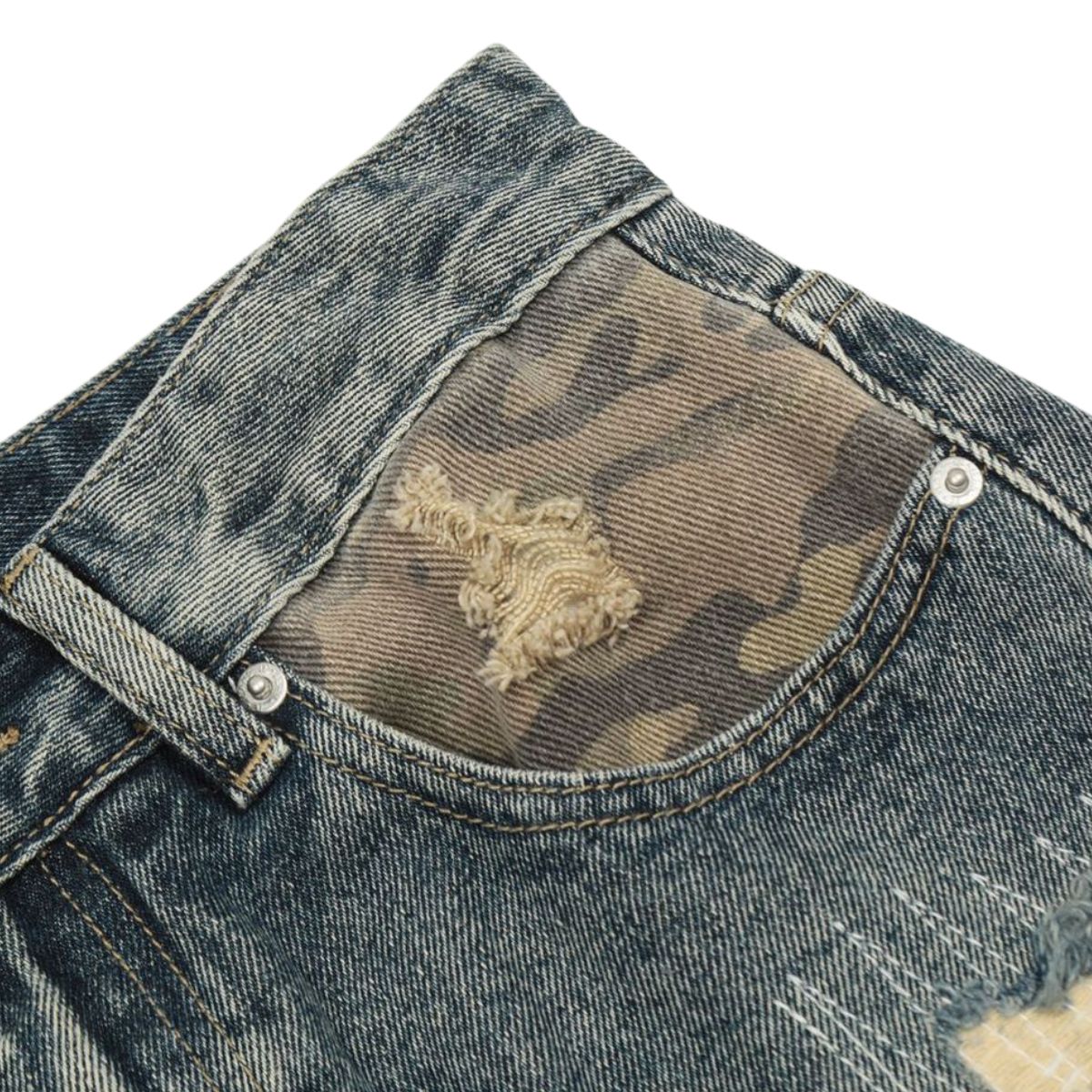 Pantalones vaqueros holgados con estampado de serpiente