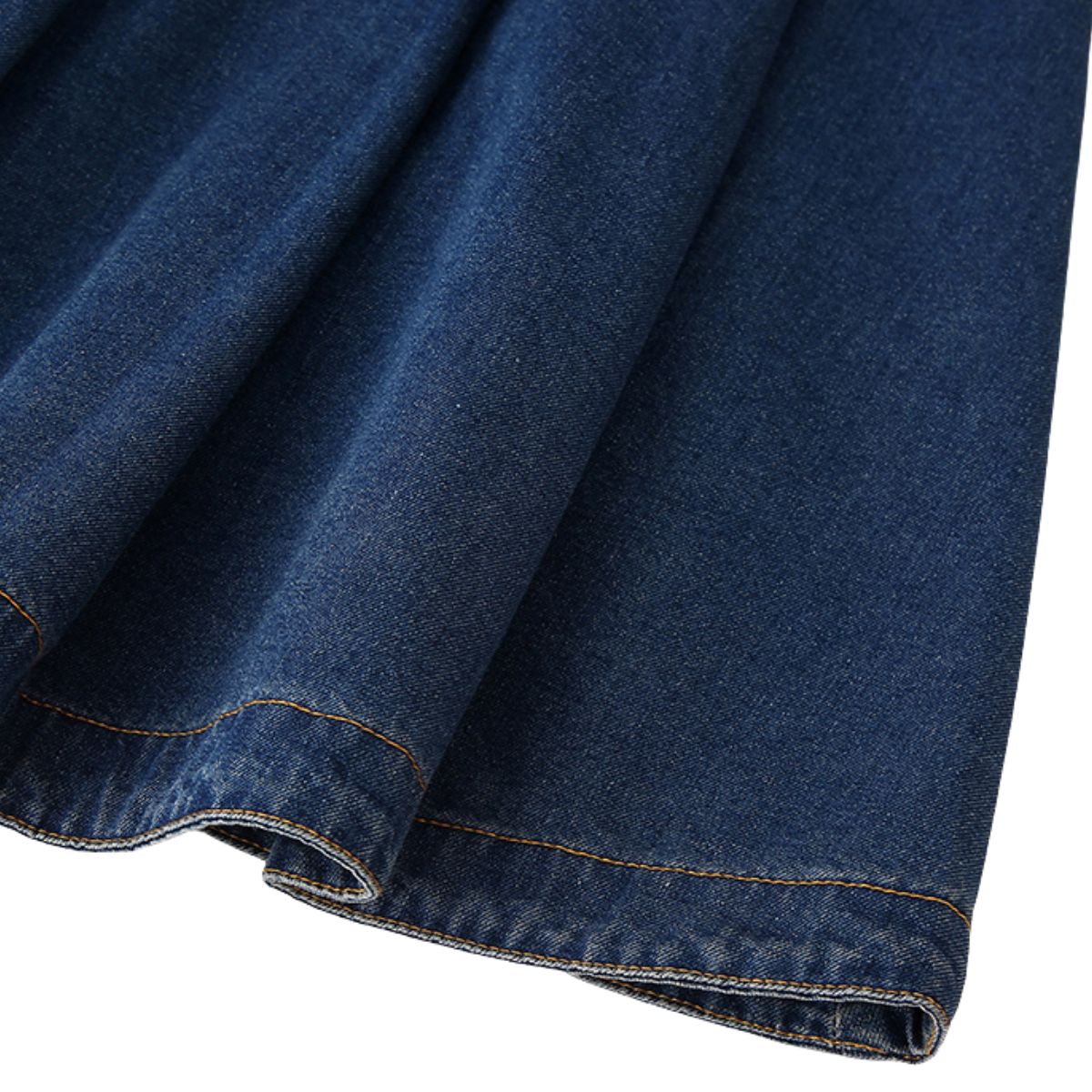 Falda vaquera con bordado de perlas y lavado vintage