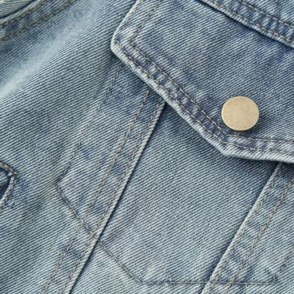 Shorts vaqueros con mariposas bordadas y adornados con perlas