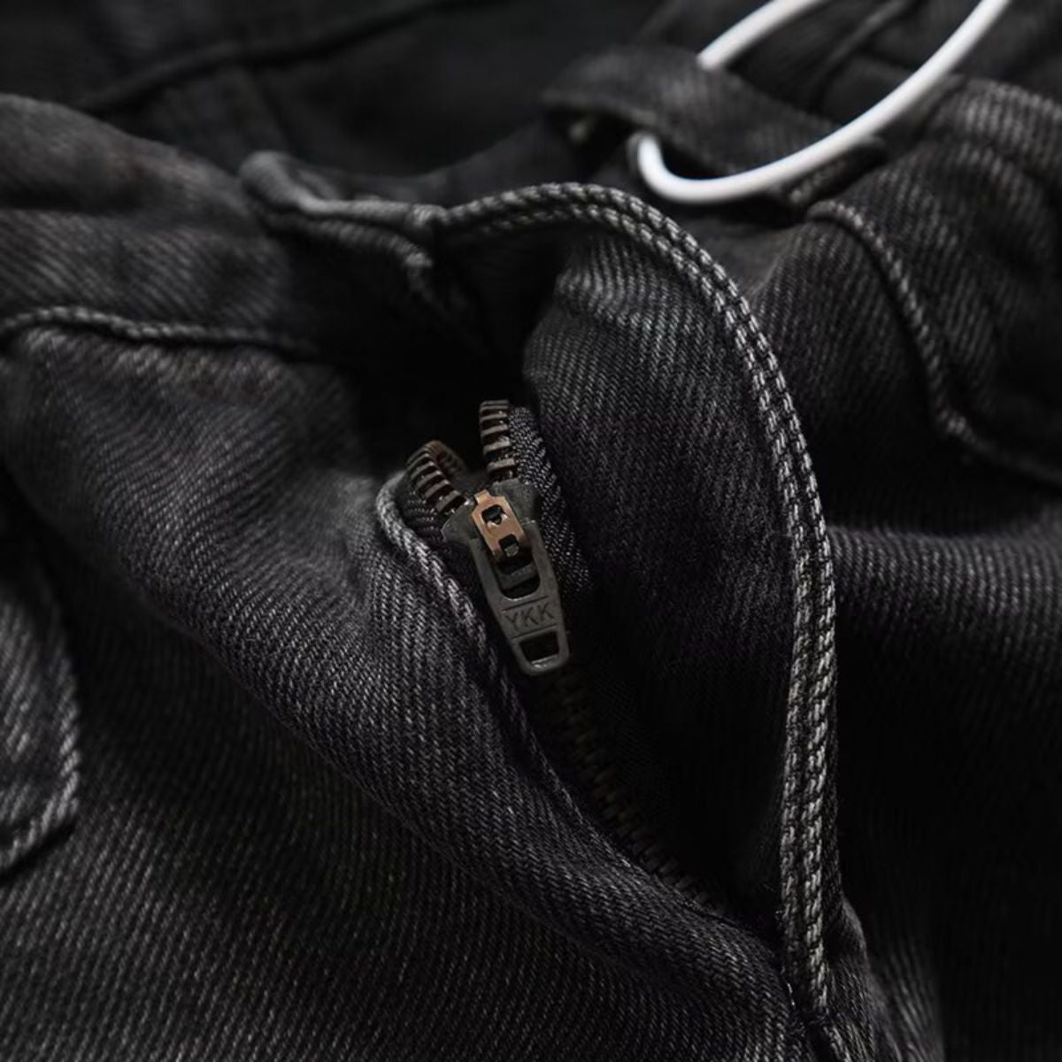 Falda vaquera con bordado de perlas y lavado vintage