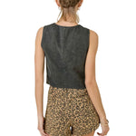 Shorts vaqueros con mariposas bordadas y adornados con perlas