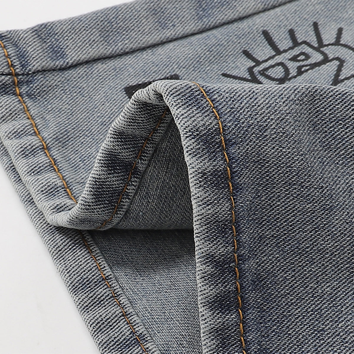 Bermudas vaqueras rasgadas con parches de camuflaje