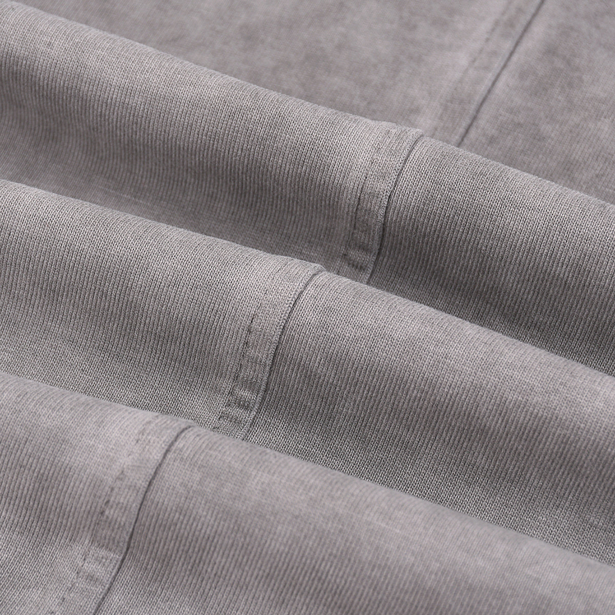 Camiseta sin mangas con borde sin rematar y costura trasera de 7.5 oz