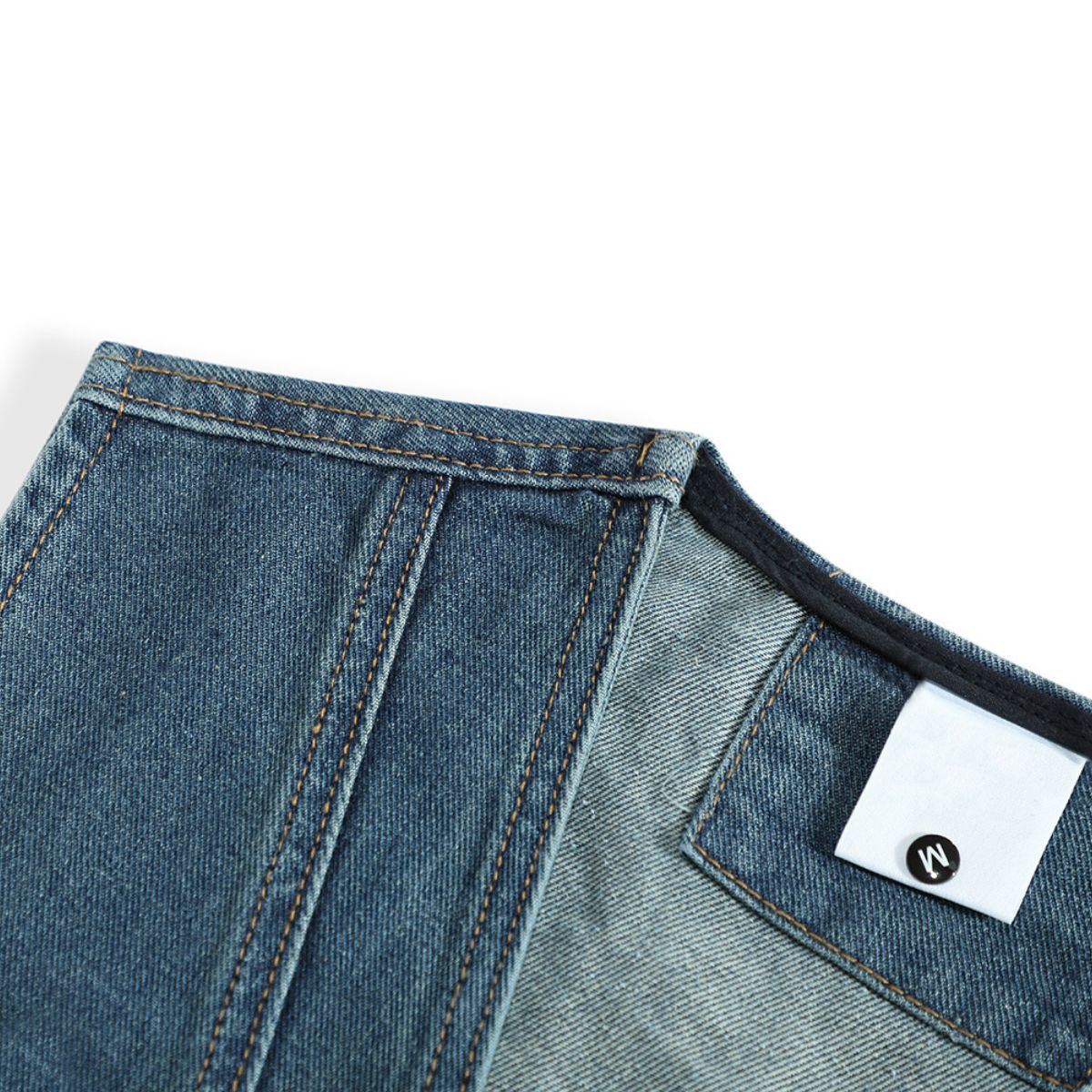 Shorts vaqueros con mariposas bordadas y adornados con perlas