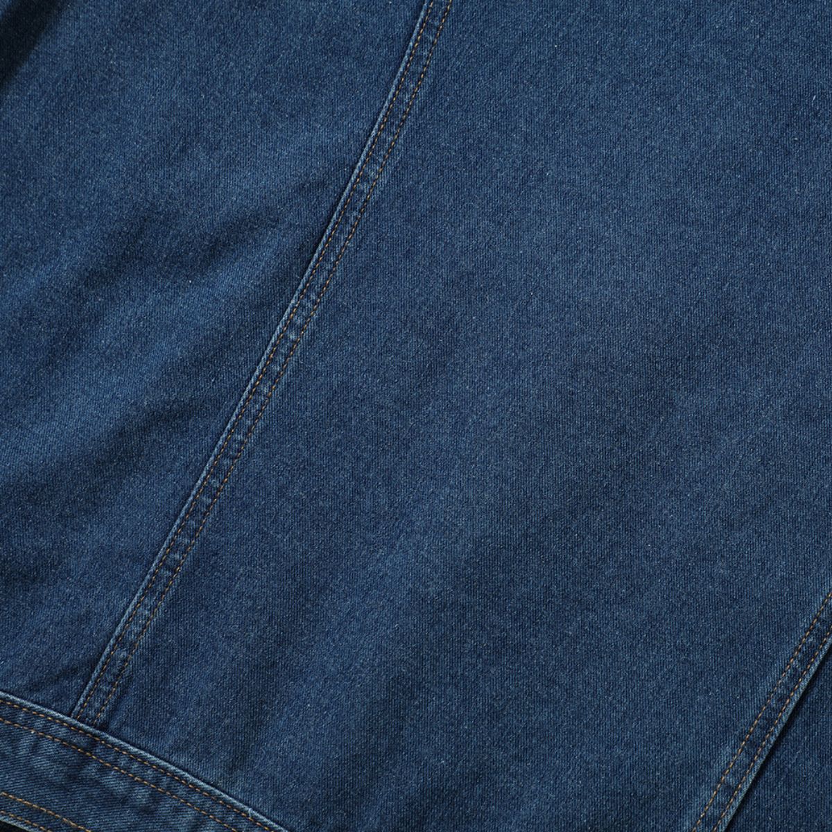 Shorts vaqueros con mariposas bordadas y adornados con perlas