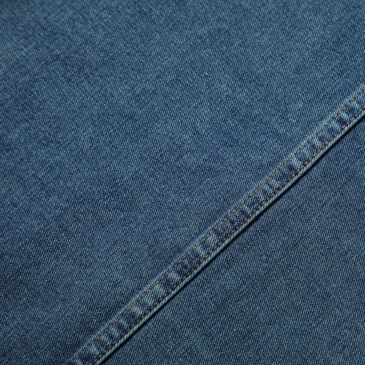 Shorts vaqueros con mariposas bordadas y adornados con perlas