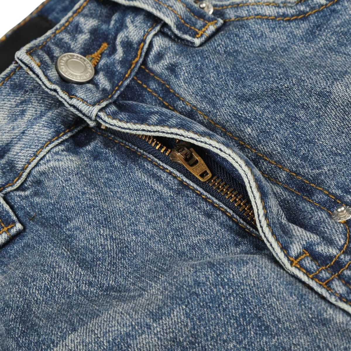 Constructed Decorative Pocket Relaxed Fit Jeans