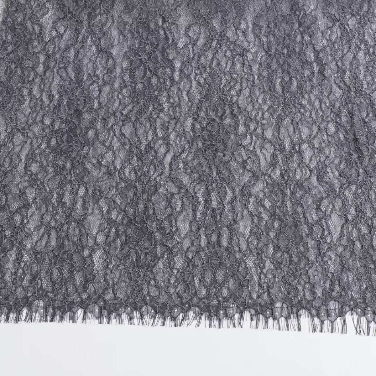 Falda vaquera con bordado de perlas y lavado vintage